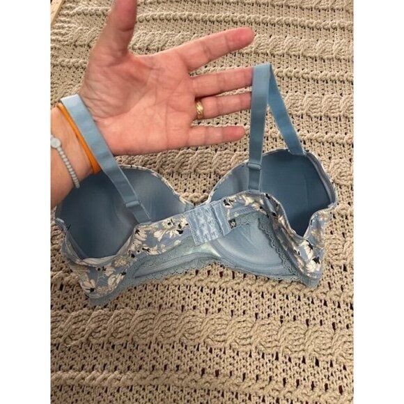 Floral Lace Underwire Bra With Adjustable Straps & Hook Closure - Size 42C - Picture 6 of 7